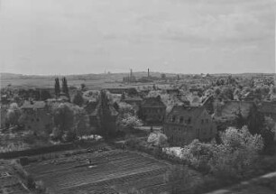 Dresden-Coschütz. Blick vom Fichteturm im Fichtepark nach Süden gegen Horkenberg und Wismut-Werk
