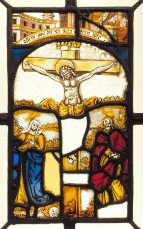 Kompositscheibe aus Fragmenten verschiedener Glasmalereien mit Maria und Johannes unter dem Kreuz, in den Zwickeln links ein Architekturprospekt und rechts der deutsche König Konrad I. (um 881-918)