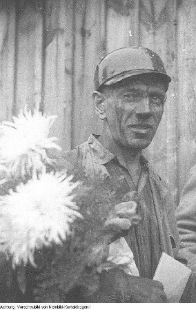 Oelsnitz/Erzgeb. VEB Steinkohlewerk Oelsnitz. Karl-Liebknecht-Schacht, Hochleistungsschicht, 22. April 1950 & Oelsnitz/Erzgeb. VEB Steinkohlewerk Oelsnitz. Jugendbrigade nach der Hochleistungschicht im Schacht "Karl Liebknecht", 1950
