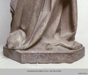Madonna mit Kind : Füße der Madonna
