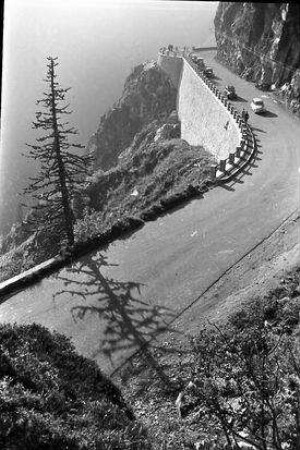 Vogesen: La Schlucht, Schlucht Straße, Kurve mit Gallerie, von oben