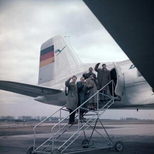 Passagiere : Warschau, Passagiere einer Lufthansamaschine beim Boarding