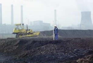 Kohlestapelplatz, Planierraupe, Vermessung, Kraftwerk Turów, von SW