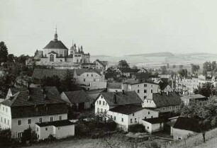 Albendorf (Wambierzyce / Polen). Ortsansicht mit Wallfahrtskirche (1512 geweiht) von Westen