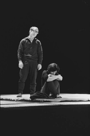 Szenenbilder aus "Warten wir den Montag ab", Bühnenfassung von Horst Hawemann der Filmerzählung von Georgi Polonski. Theater der Freundschaft Berlin, 20.03.1975
