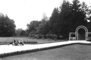 Bad Warmbrunn. Kurpark. Ansicht mit Spaliergestell