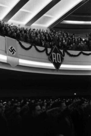 Bukarest: 2. Großveranstaltung für deutsche und rumänische Verwundete im ARO, deutsche und rumänische Verwundete im ARO-Palast
