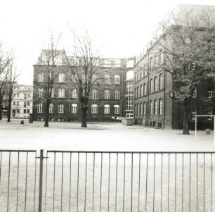 Cottbus. Realschule, Bahnhofstraße 11/Ecke August-Bebel-Straße, 1890, 1893 Erweiterungsbau. Hofansicht