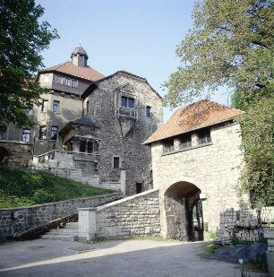 Elgersburg. Schloss Elgersburg. Torbau und nördlicher Flügel des Palas
