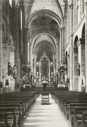 Worms, Dom St. Peter : Worms. Dom Sankt Peter (1130-1181). Blick zum Chor mit dem Hauptaltar