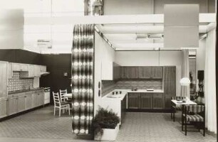Anbauküche Plastik-spezial : Ausstellungskoje mit Anbauküche "Plastik-spezial" (1978; VEB Holzverarbeitungswerk Burg)