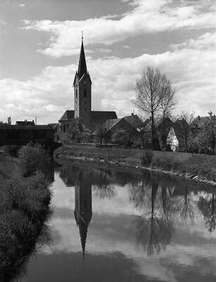Ortsteilansicht mit Kirche an einem Fluß (vielleicht im Bodenseeumkreis)