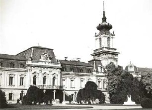 Keszthely, Ungarn. Schloß Festetics (18. Jh.; Sitz der Helikon-Bibliothek und Museum), Ostfassade