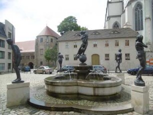 Brunnen "Lebenskreis - Das Leben besiegt den Tod", Halle