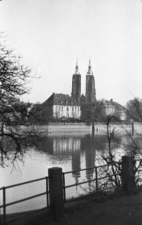 Wroclaw (Breslau), Ansicht der Dominsel mit dem Dom St. Johannes der Täuder vom linken Oderufer