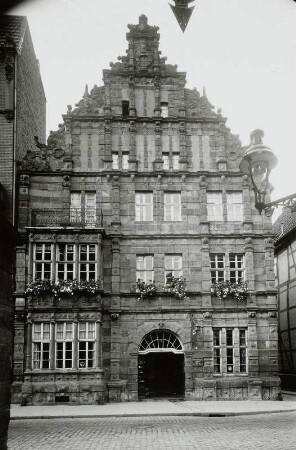 Hameln, Rattenfängerhaus : Hameln. Rattenfängerhaus, Osterstraße 28/Ecke Bungelosenstraße. Straßenfront