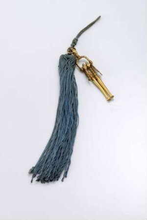Brustschmuck aus Metall mit blauer Seidenquaste, "Bang a dari norigae" 방아다리노리개