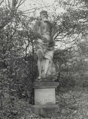 Allegorische männliche Statue