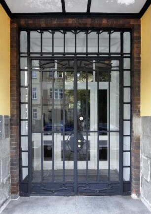 Villa Dürckheim — Tür