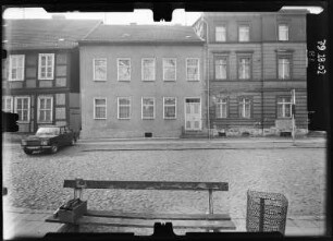 Angermünde, Markt. Wohnhäuser. Straßenfront