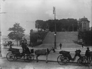 Dresden. Aufgang zur Bühlschen Terrasse mit Kutschen