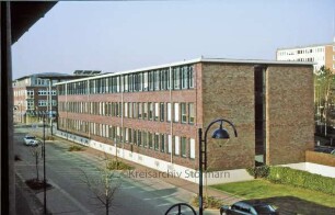 Mommsenstraße 14: vom Parkhaus gesehen