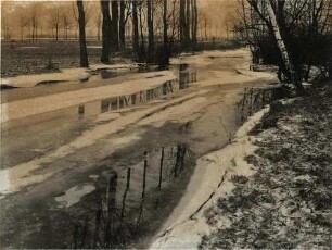 Zugefrorener Fluss