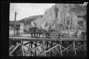Dinant (Provinz Namur, Belgien): Überqueren der Maas (Gewässer) auf einer Behelfsbrücke ("Maasübergang I. Armee-Korps")