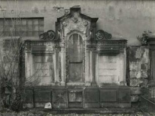 Dresden-Neustadt. Innerer Neustädter Friedhof. Wandgrabmal der Familie August Liebegott Richter. Sandstein (nach 1871)