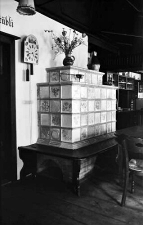 Glottertal: Gasthaus zum Adler; Kachelofen