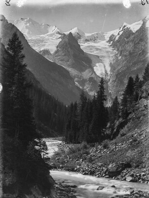 Fluss durch ein Gebirgstal : Trafoier Bach durch ein Gebirgstal in den Ortler-Alpen, er entwässert das Hochtal.