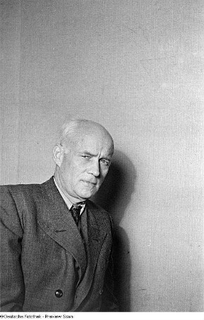 Porträtaufnahme des Schriftstellers Theodor Plivier