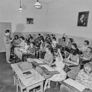 Mathe-Klasse Sorbenschule : Bautzen. Sorbische Schule. Klassenzimmer