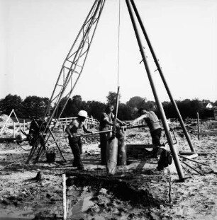 Dietrich Buxtehude-Schule: Grabauer Straße: Baustelle: Brunnenarbeiten