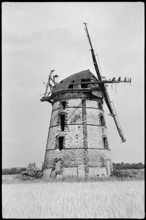Huy-Pabstorf. Turmholländer (1980 gesprengt)
