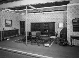 Arbeitszimmer Rheinsberg : Ausstellungskoje des VEB Möbelkombinat Zeulenroda-Triebes (ZEUTRIE) mit Arbeitszimmer "Rheinsberg"