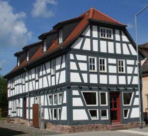 Fachwerkwohnhaus; Dreieich, Hauptstraße 22, Hauptstraße 24