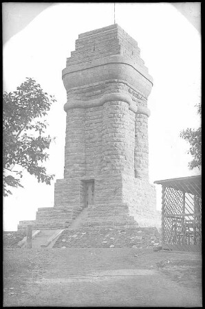 Ronneburg. Bismarcksäule auf dem Reuster Berg