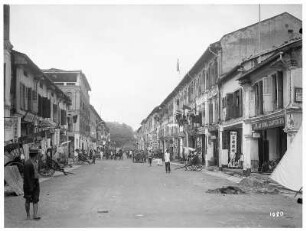 Ladenstraße in Singapur mit Rikschas : Weltreisen. Singapur. Ladenstraße mit Rikschas