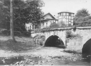 Bieberstein (Reinsberg-Bieberstein). Straßenbrücke über die Bobritzsch. Blick zum Restaurant "Zollhaus Bieberstein"