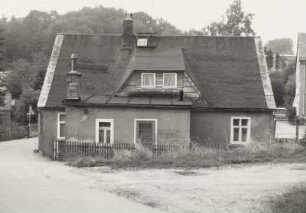 Markersbach, Wohnhaus : Markersbach (Kreis Schwarzenberg), Wohnhaus, Sportweg 1, Traufseite mit Anbau