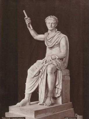 Statue "Uberio Imperatore"