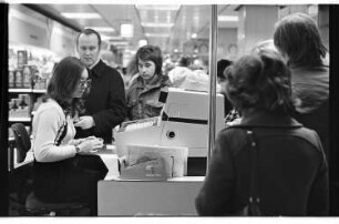 Kleinbildnegativ: Karstadt, Hermannplatz, 1976