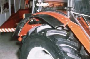 Fotografie: Antriebs- und Anbausystem, Fahrwerk, Reifen, Reifenprofil