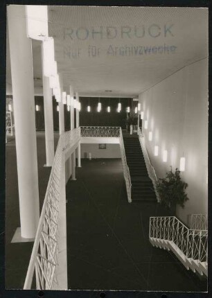 Stadttheater, Krefeld: Treppenaufgang vom Foyer Ranggeschoss