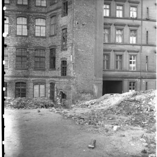 Negativ: Beschädigtes Haus, Yorckstraße 44, 1951