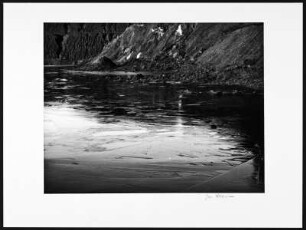 Neuss. Kohlenhalde und gefrorenes Wasser