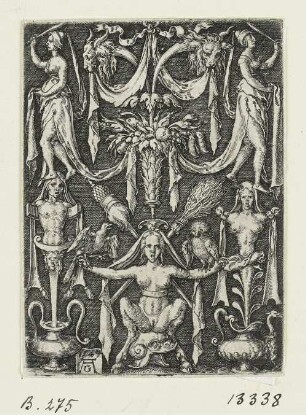 Ornament mit weiblichem Satyr auf einem Helm