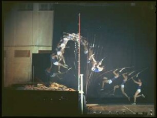 Bewegungsstudie eines Stabhochspringers : Bewegungsstudie eines Stabhochspringers, Strobochromatografie. Werbeaufnahme für die Marke ORWO des VEB Filmfabrik Wolfen
