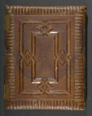 Familienalbum : Familienalbum. Ledereinband, geprägt und mit Messingschließe; 28,2 x 22 x 4 cm (um 1875). Dresden: SLUB/DF 2008.C.22